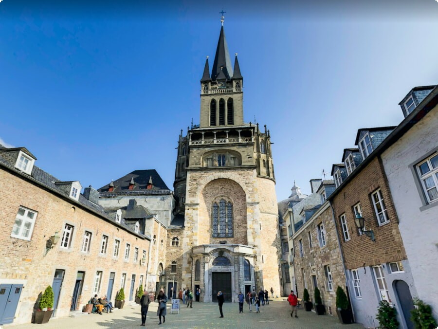 Aachen Katedrali: Almanya'nın İmparatorluk Mücevheri