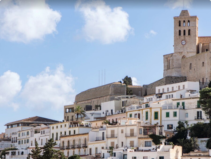 Utforske gamlebyen: Dalt Vila, Ibizas historiske hjerte