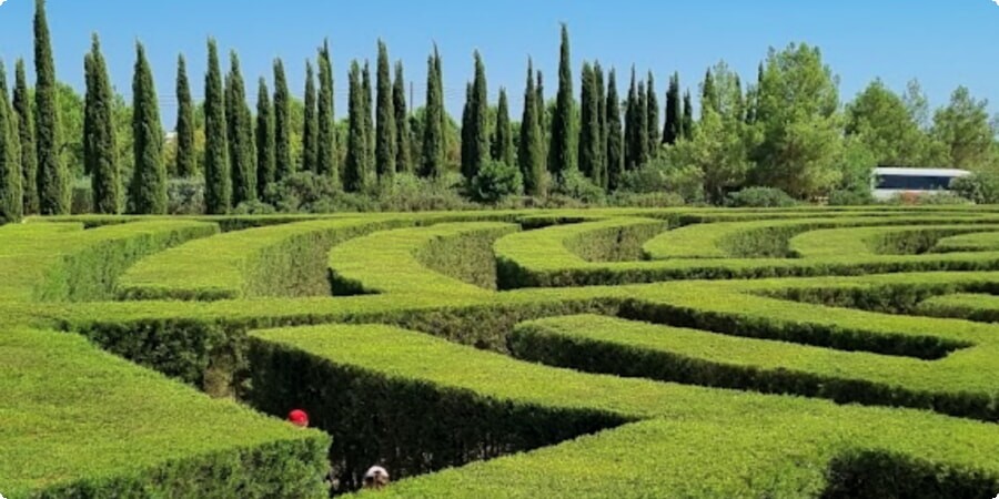 Explorando as maravilhas da natureza: uma viagem pelo parque botânico e labirinto CyHerbia em Chipre