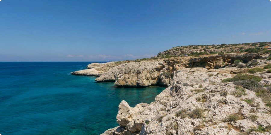 Voorbij de stranden: de kustcharmes van Kaap Greco op Cyprus