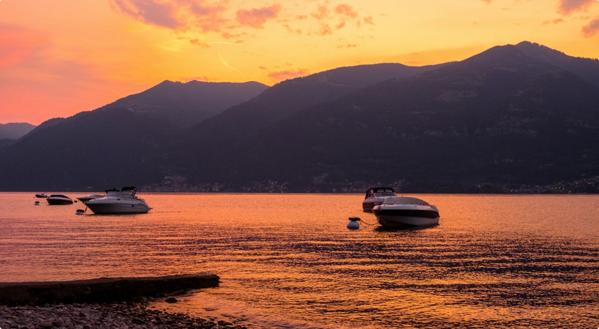 Comói-tó naplemente