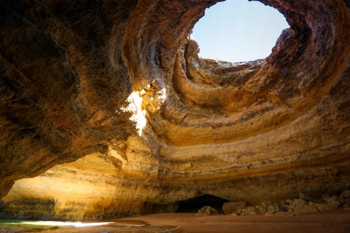 Grotte Di Benagil, Portogallo: La Spiaggia Nascosta All'interno Delle Scogliere
