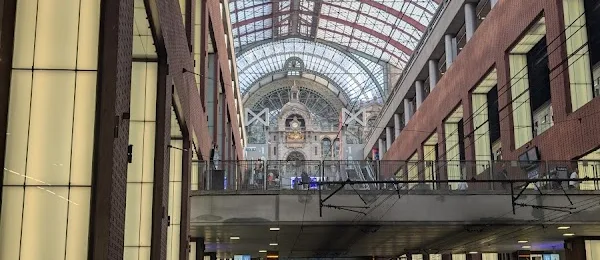 Thrifty Autoverhuur - Antwerpen Downtown Belgium Tsh