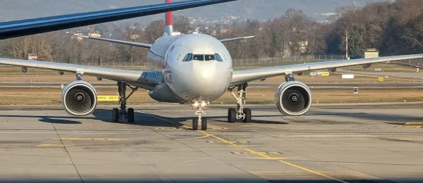 Hertz Location De Voitures - Geneva Airport - French Side