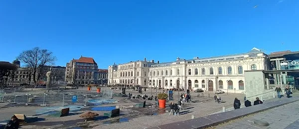 Hertz Car Rental - Oslo Centre, Railway Station & Self Service Kiosk